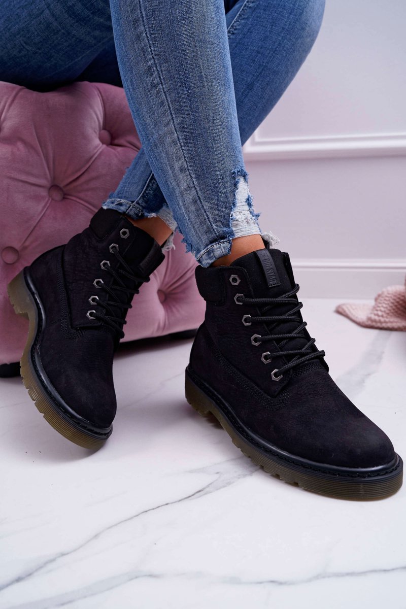 Dámske členkové topánky v čiernej farbe na šnurovanie