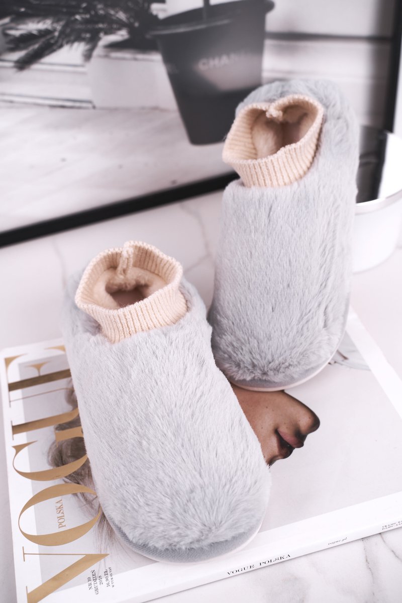Šedé ponožkové papuče s kožušinou