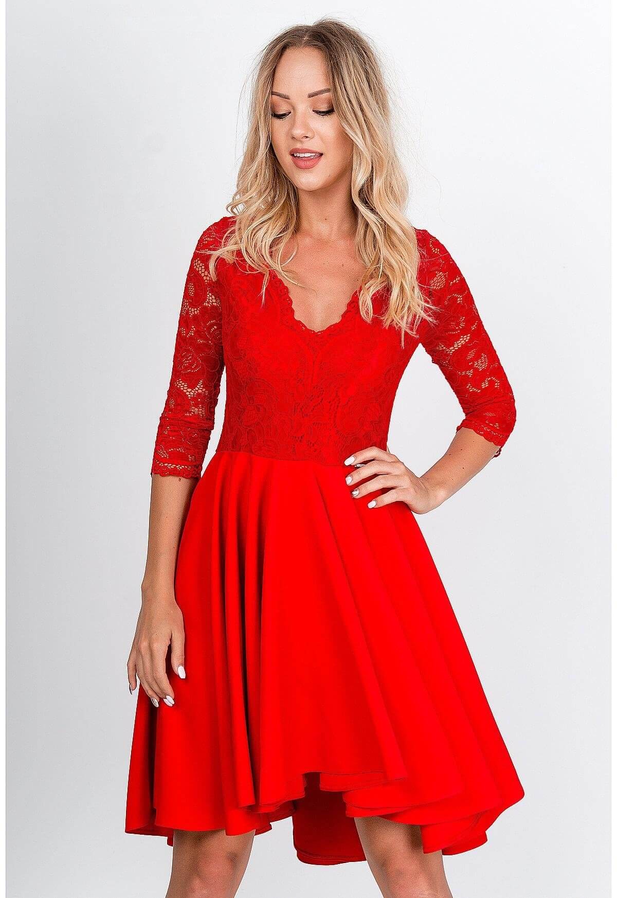 Elegantné krátke červené šaty s čipkou