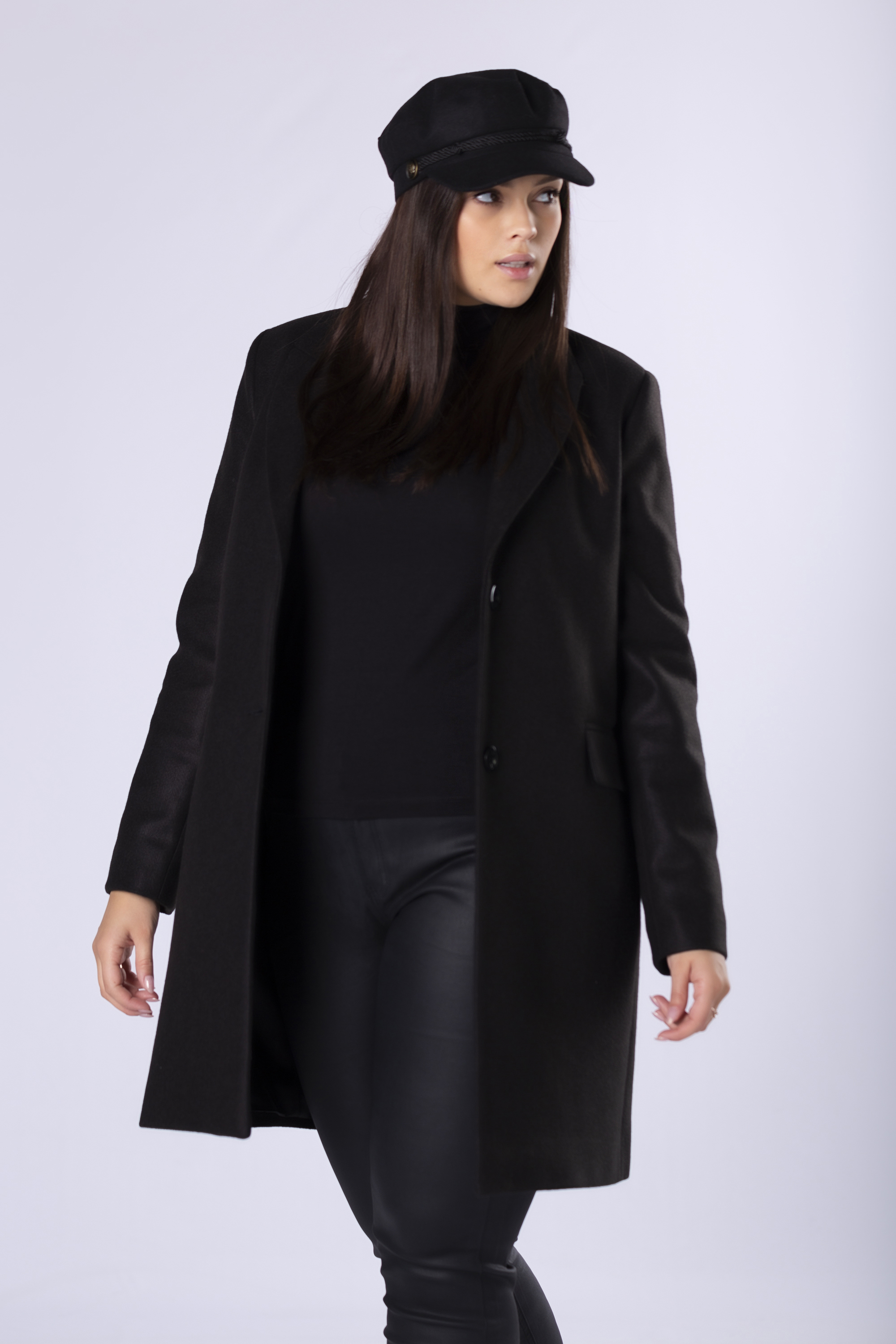 Čierny jednoradový kabát na gombíky