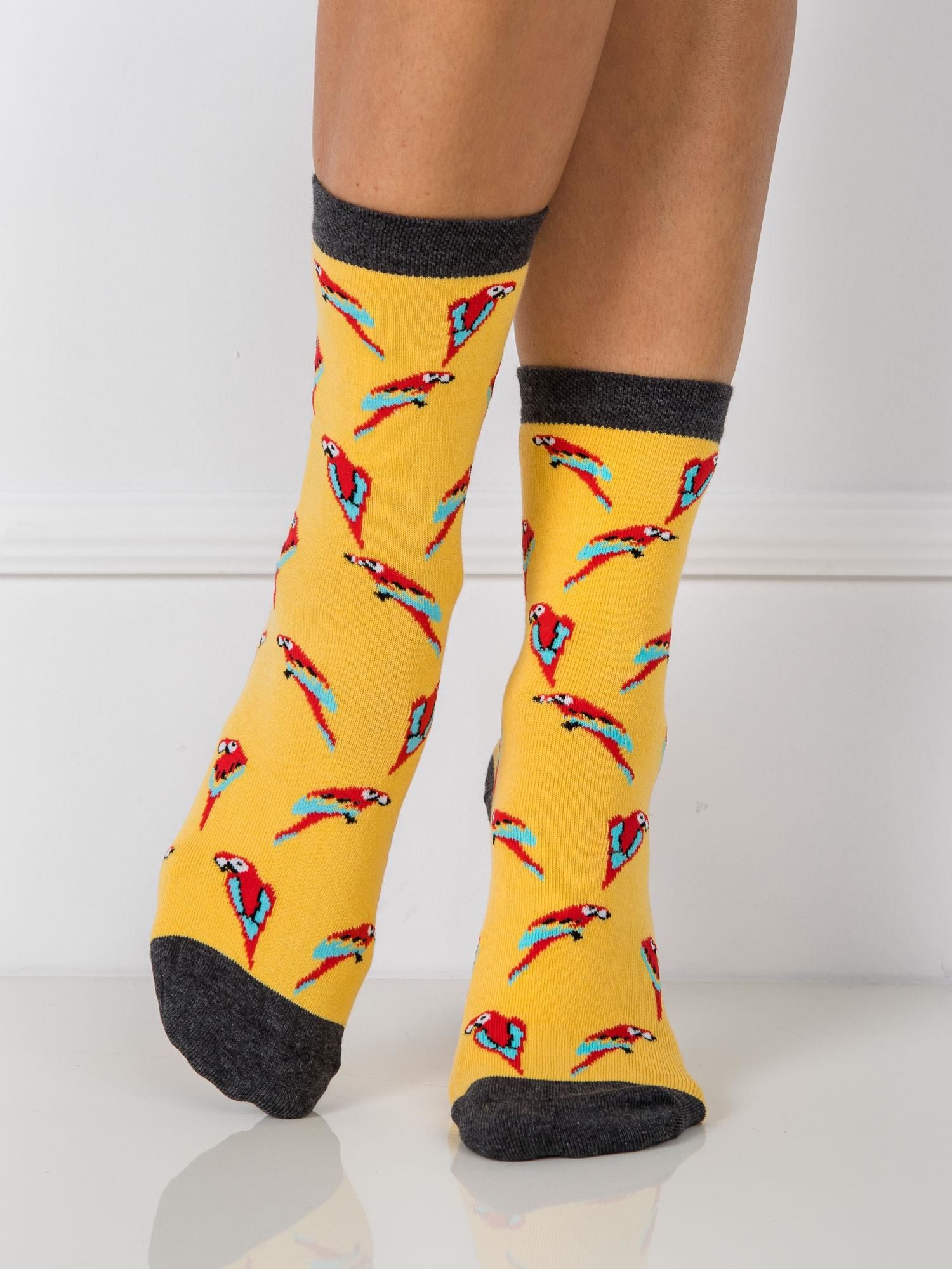 Žlté ponožky s papagájmi