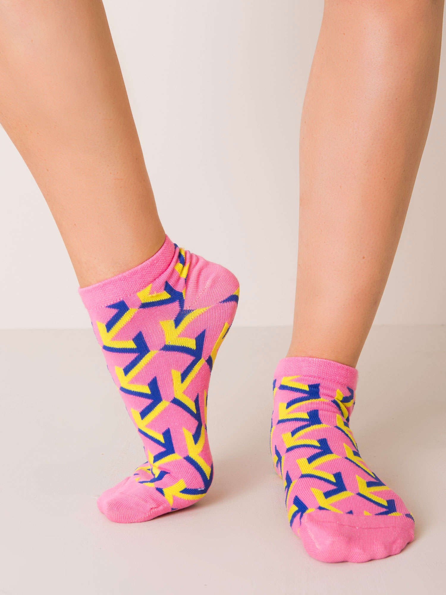 Ružové ponožky s farebným vzorom