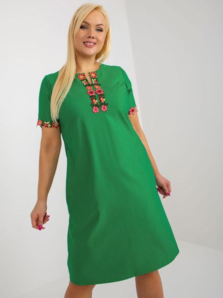 Jednoduché zelené bavlnené plus size šaty s kvetinovým vzorom a vreckami
