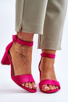 Dámske semišové sandále v ružovej farbe s remienkom okolo členku