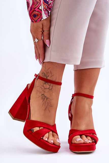 Červené semišové elegantné sandále na štvorcovom blokovom podpätku
