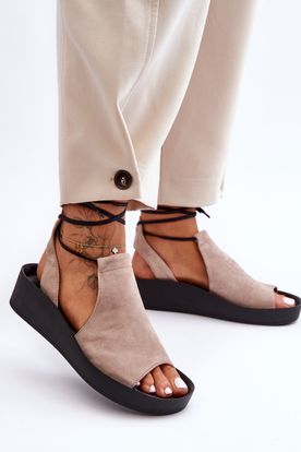 Dvojfarebné béžové semišové sandále na kline Nicole