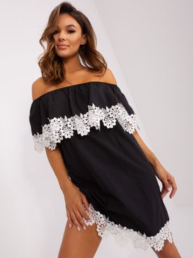 Čierne bavlnené letné voľné šaty s bielou čipkou