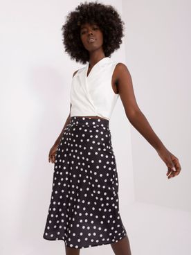 Čierno-biela bodkovaná midi sukňa áčkového strihu