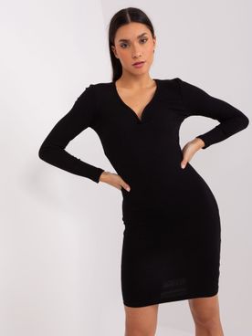 Čierne bavlnené rebrované priliehavé šaty s vykrojeným výstrihom
