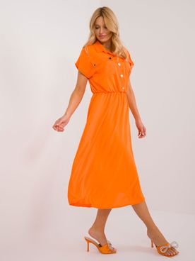 Oranžové letné šaty s gombíkmi gumičkou v páse a s krátkym rukávom