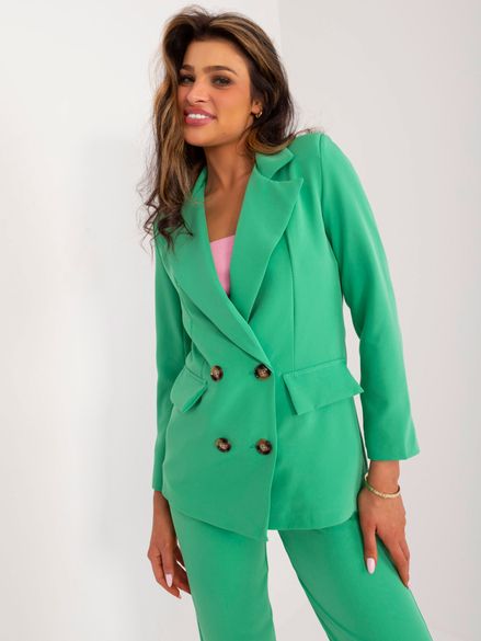 Elegantný dámsky nohavicový kostým s dvojradovým zapínaním v zelenej farbe