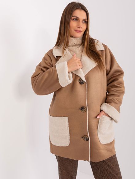 Béžovo-hnedý zateplený kabát s imitáciou ovčej kožušiny