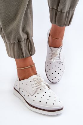 Biele celokožené bodkované topánky so šnurovaním