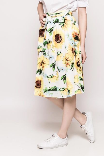 Biela dámska sukňa so slnečnicovým vzorom