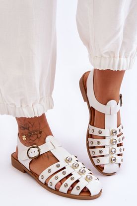Biele dámske pruhované sandále zdobené kamienkami