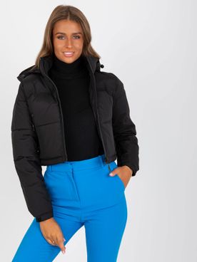 Čierna prešívaná krátka zimná bunda s kapucňou