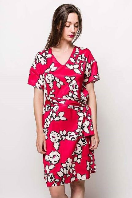 Červené midi šaty s kvetinovým vzorom
