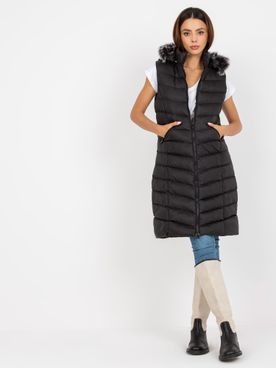 Čierna dámska prešívaná zateplená vesta s kapucňou s kožušinou