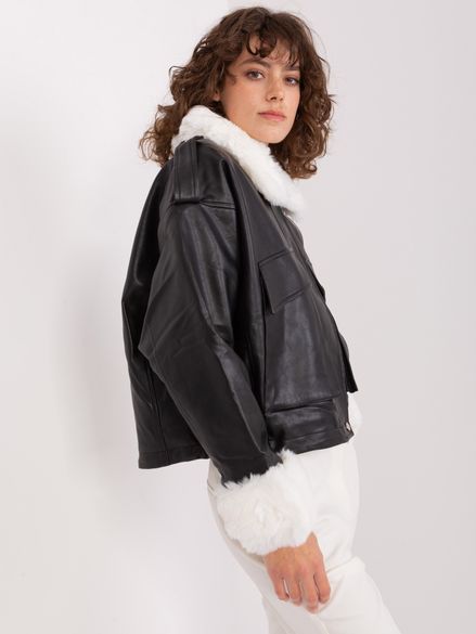 Čierna eko kožená zimná bunda s bielou kožušinou na rukávoch a golieri