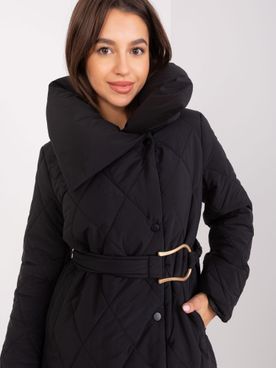 Čierna elegantná prešívaná zimná bunda s opaskom