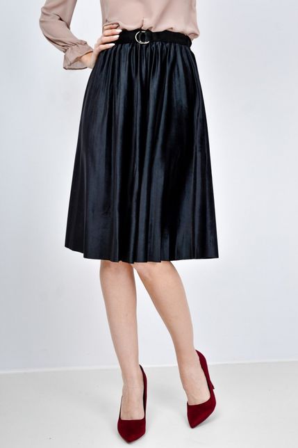 Čierna plisovaná midi sukňa