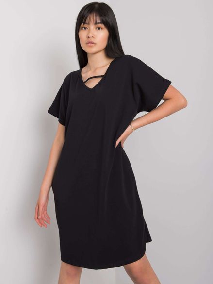 Ľahké čierne voľné šaty s krátkym rukávom a vreckami