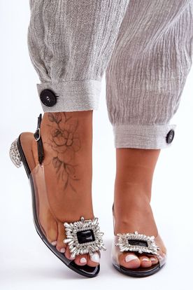 Čierne priesvitné sandále so strieborným zdobením vpredu a na podpätku