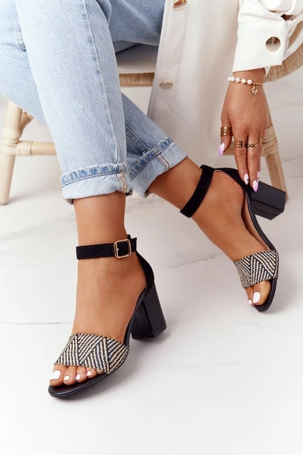 Elegantné čierno biele sandále
