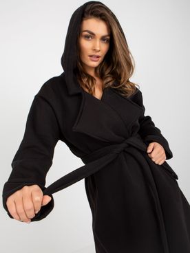 Čierny elegantno-športový dlhý kabát s kapucňou a opaskom