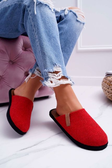 Dámske domáce papuče v červenej farbe