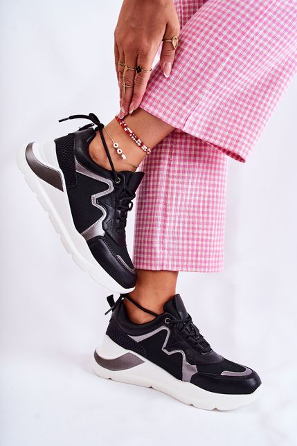 Módne čierne dámske sneakersy so striebornými doplnkami