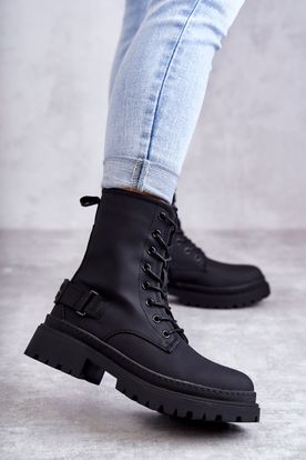 Čierne zateplené topánky so zadným ozdobným remienkom
