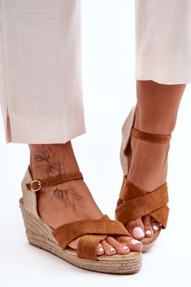 Dámske hnedo-béžové semišové klinové sandále