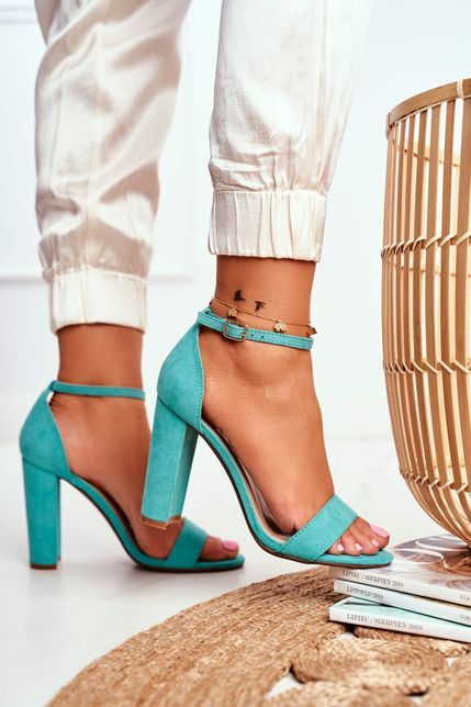 Dámske semišové sandále v zelenej farbe s remienkom okolo členku
