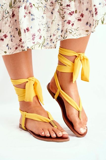 Sandále v žltej farbe so šnurovaním