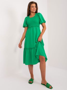 Dámske zelené šaty s elastickým riasením na hrudi a s volánmi