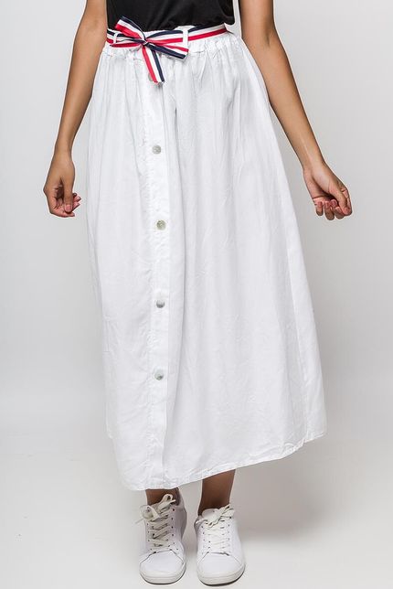 Dlhá biela vzdušná sukňa s imitáciou gombíkov