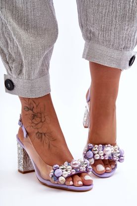 Fialové priesvitné sandále so zdobeným podpätkom a farebnými korálkami