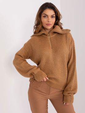 Hnedý pletený rolákový sveter s golierom na zips