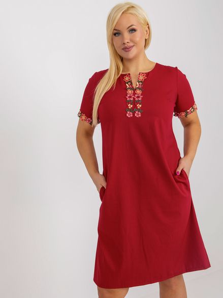 Jednoduché bordové bavlnené plus size šaty s kvetinovým vzorom a vreckami