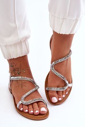 Klasické strieborné dámske sandále s módnym zdobením