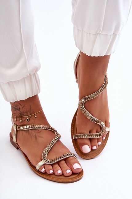 Klasické zlaté dámske sandále s módnym zdobením