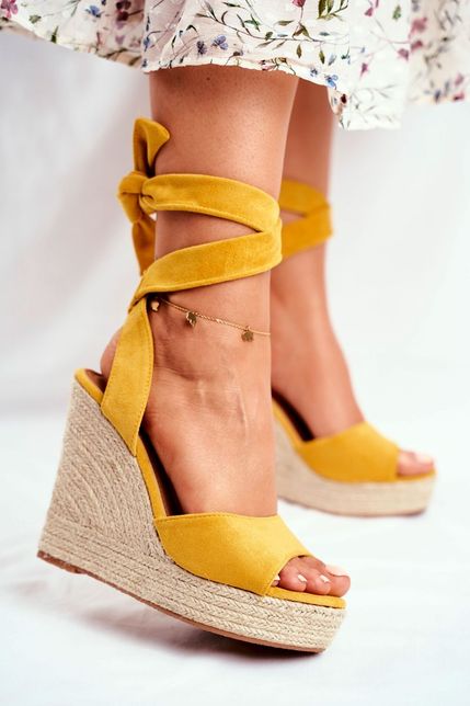 Sandále v žltej farbe so šnurovaním