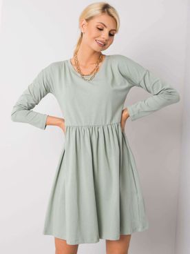 Krátke svetlo-zelené šaty áčkového strihu s dlhým rukávom