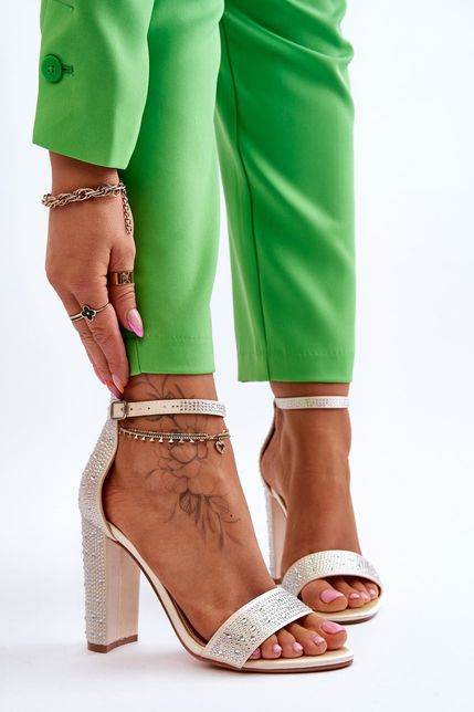 Béžové kožené trblietavé sandále s kryštálikmi