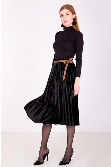 Polodlhá čierna plisovaná sukňa s imitáciou opasku