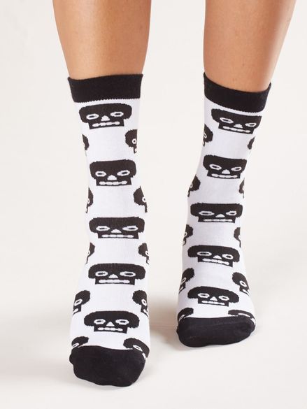 Čierno-biele ponožky so vzorom