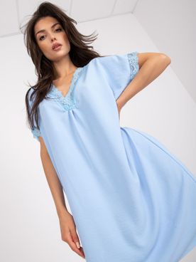 Dámske svetlo-modré šaty s krátkym rukávom a výstrihom do V