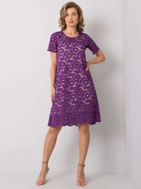 Elegantné fialové čipkované šaty s kratkym rukavom
