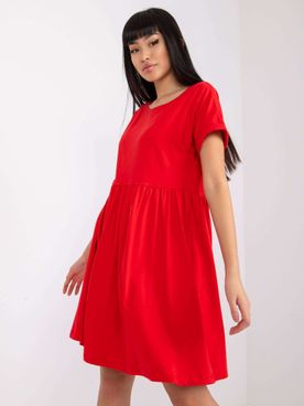 Krátke červené šaty s krátkymi zvinutými rukávmi